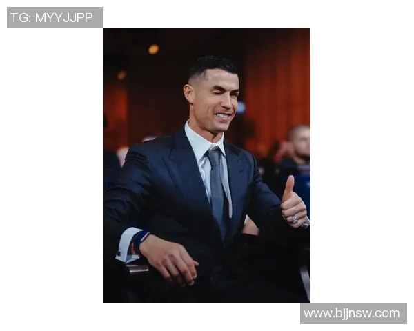 足球明星们纷纷以C罗头像为灵感打造独特作品展现足球魅力与个性风采 足球明星们纷纷以C罗头像为灵感打造独特作品展现足球魅力与个性风采